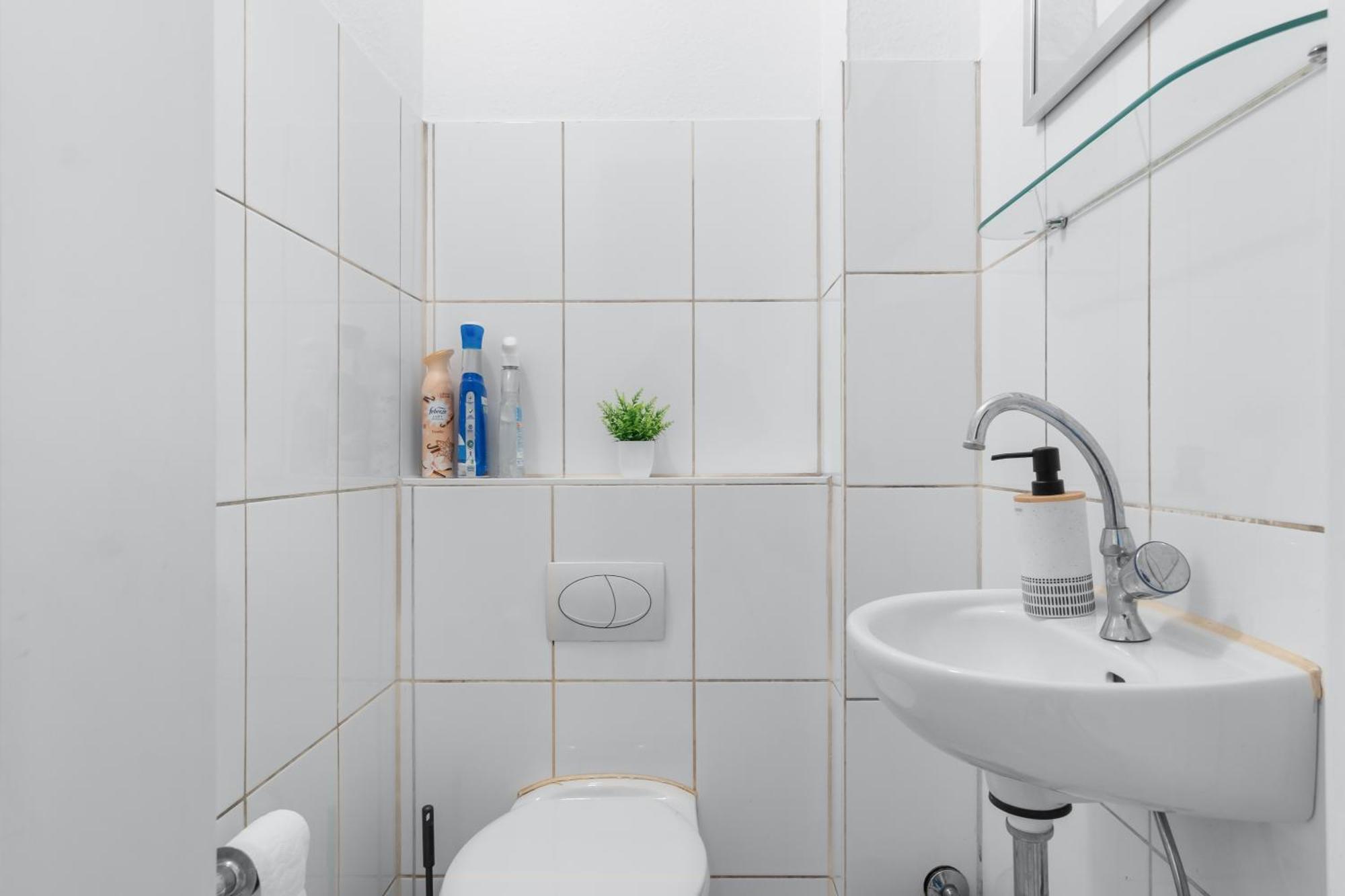 Tolles Design, Hochwertig, Vollausstattung, 3 Zimmer, Grosses Bad & Gaeste-Wc, Grosse Kueche, 3 X Smart Tv, 11 Min Zum Hbf Дуйсбург Экстерьер фото