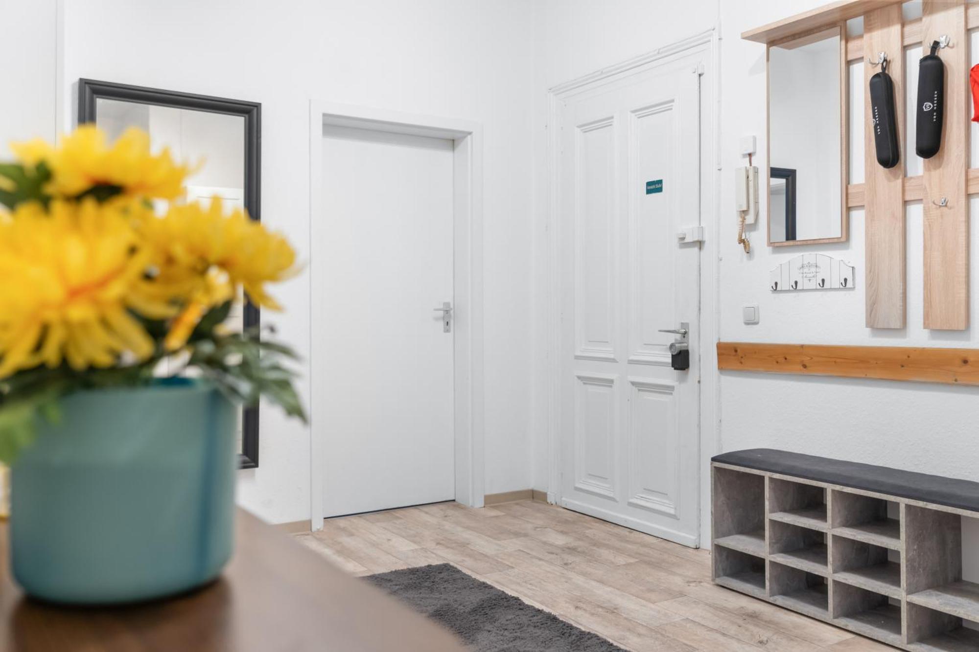 Tolles Design, Hochwertig, Vollausstattung, 3 Zimmer, Grosses Bad & Gaeste-Wc, Grosse Kueche, 3 X Smart Tv, 11 Min Zum Hbf Дуйсбург Экстерьер фото
