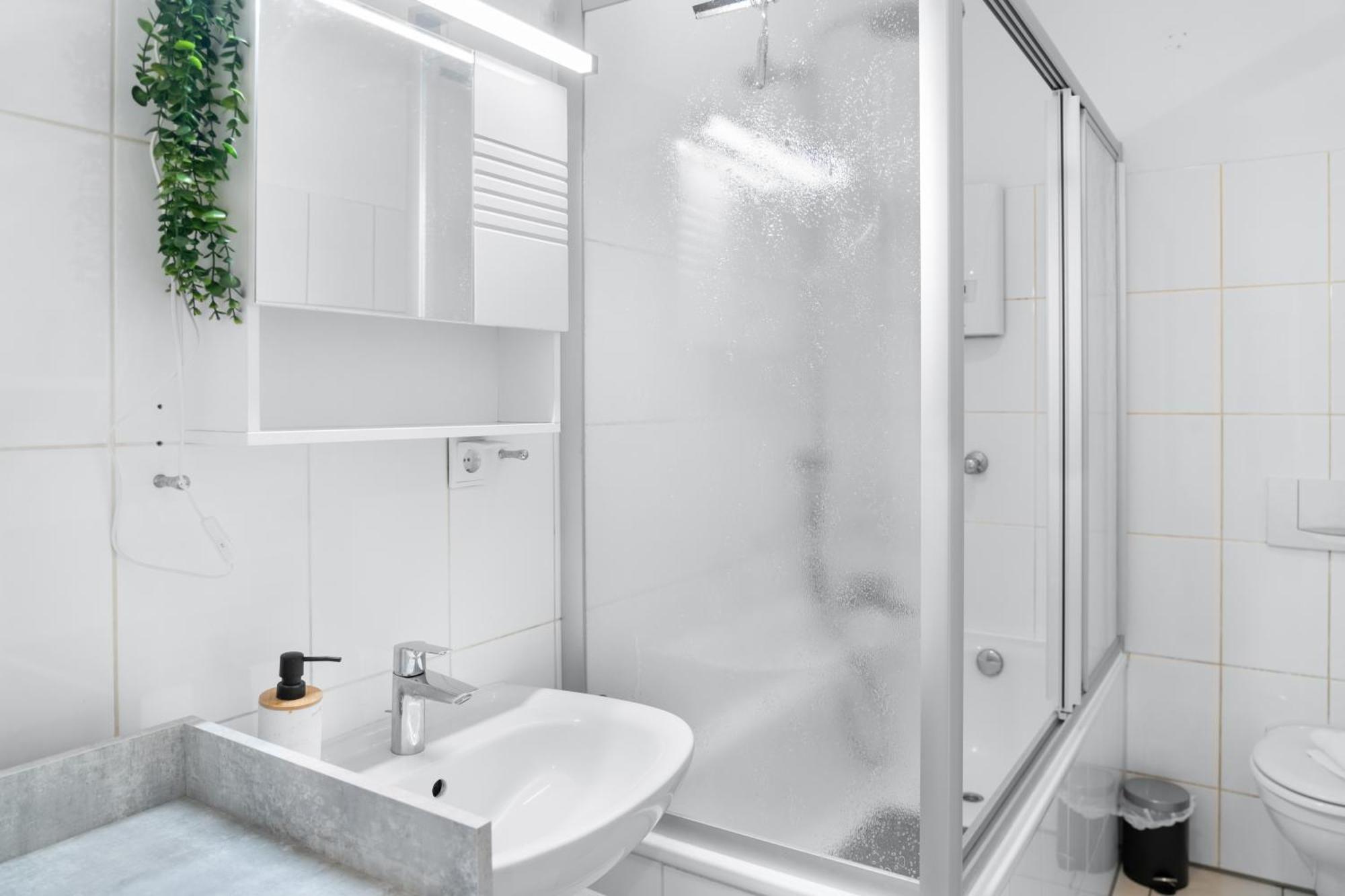 Tolles Design, Hochwertig, Vollausstattung, 3 Zimmer, Grosses Bad & Gaeste-Wc, Grosse Kueche, 3 X Smart Tv, 11 Min Zum Hbf Дуйсбург Экстерьер фото