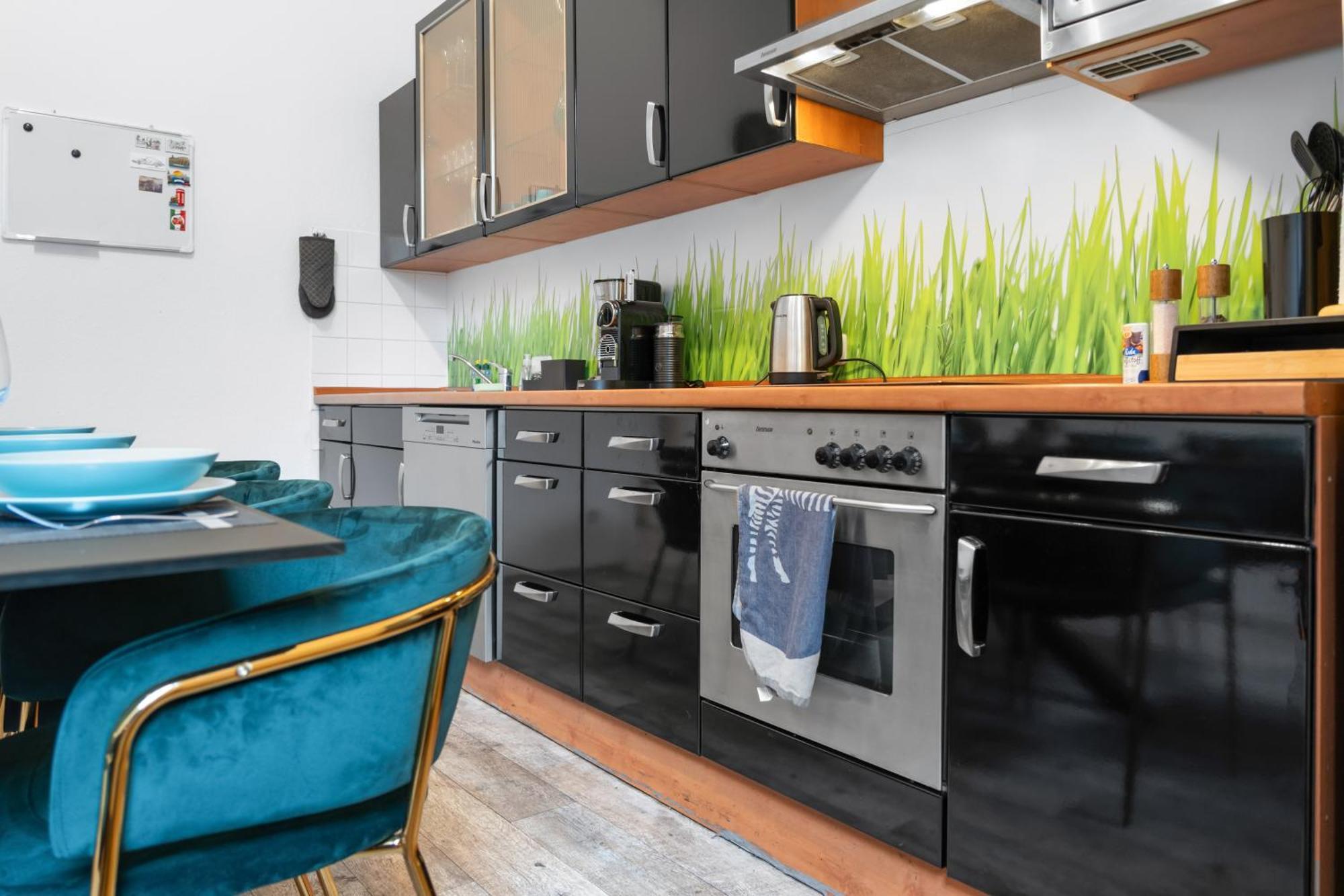 Tolles Design, Hochwertig, Vollausstattung, 3 Zimmer, Grosses Bad & Gaeste-Wc, Grosse Kueche, 3 X Smart Tv, 11 Min Zum Hbf Дуйсбург Экстерьер фото